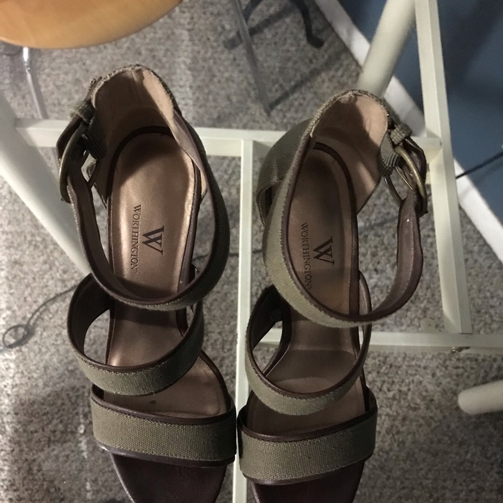Worthington Olive Green Strappy Sandals with Intricate Design